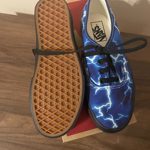 NWT lighting vans - Picture 3 of 3